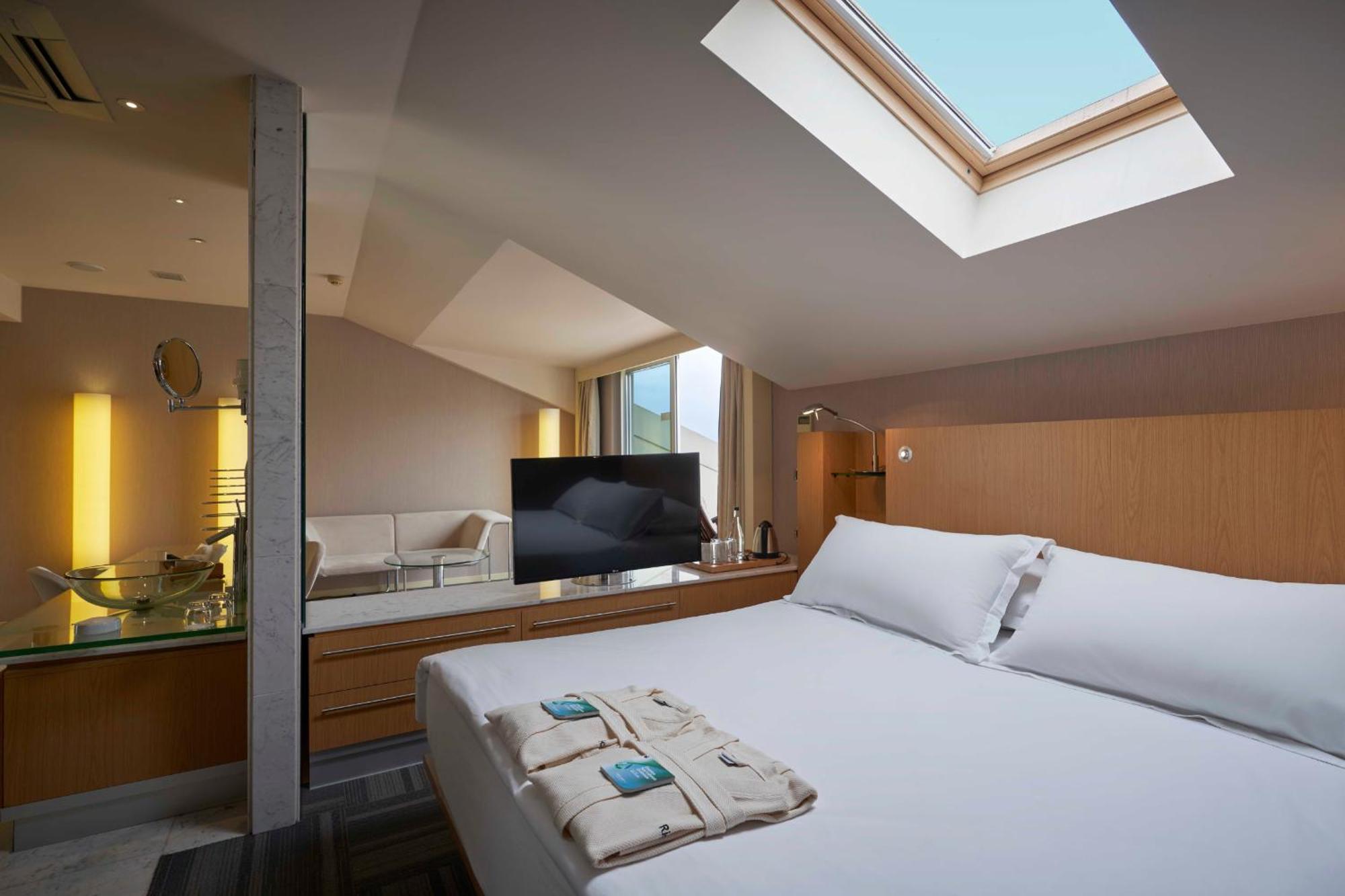 Junior Suite,1589556848:JPEG